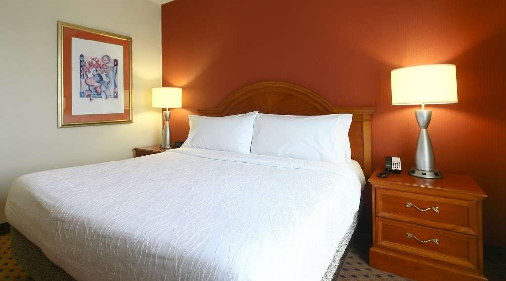 Hilton Garden Inn Secaucus/Meadowlands | East Service Road, 875 NJ-3, Secaucus, NJ 07094, USA | Phone: (201) 864-1400