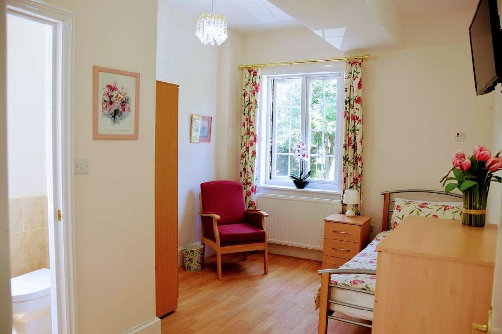 St Theresas Rest Home | 6-8 Queen Annes Gardens, Enfield EN1 2JN, UK | Phone: 020 8360 6272