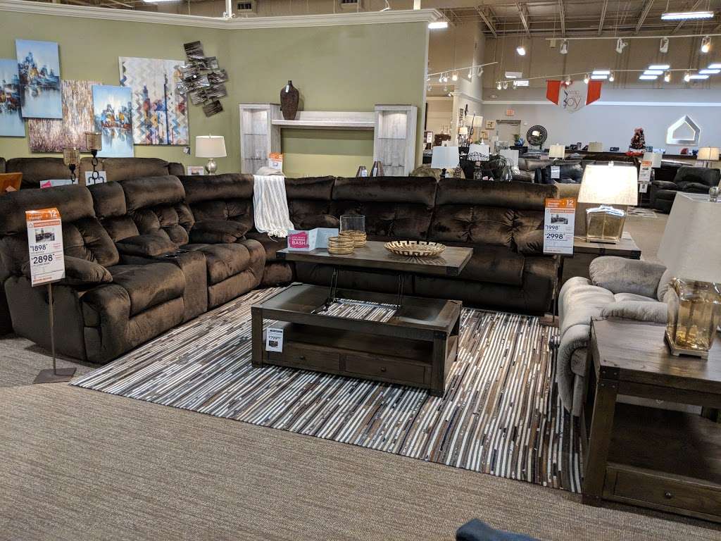 Ashley HomeStore | 829 N Alafaya Trail, Waterford Lakes Pkwy, Orlando, FL 32828, USA | Phone: (407) 382-1505