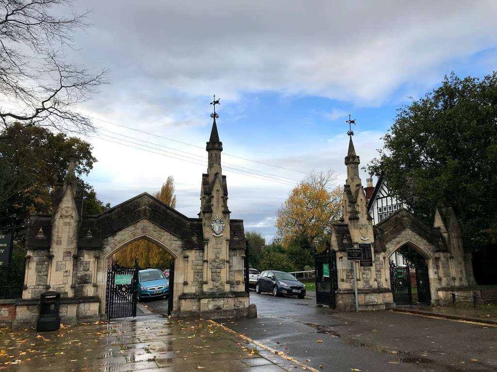 Merton & Sutton Joint Cemetery | Garth Rd, Morden SM4 4NW, UK | Phone: 020 8545 3666