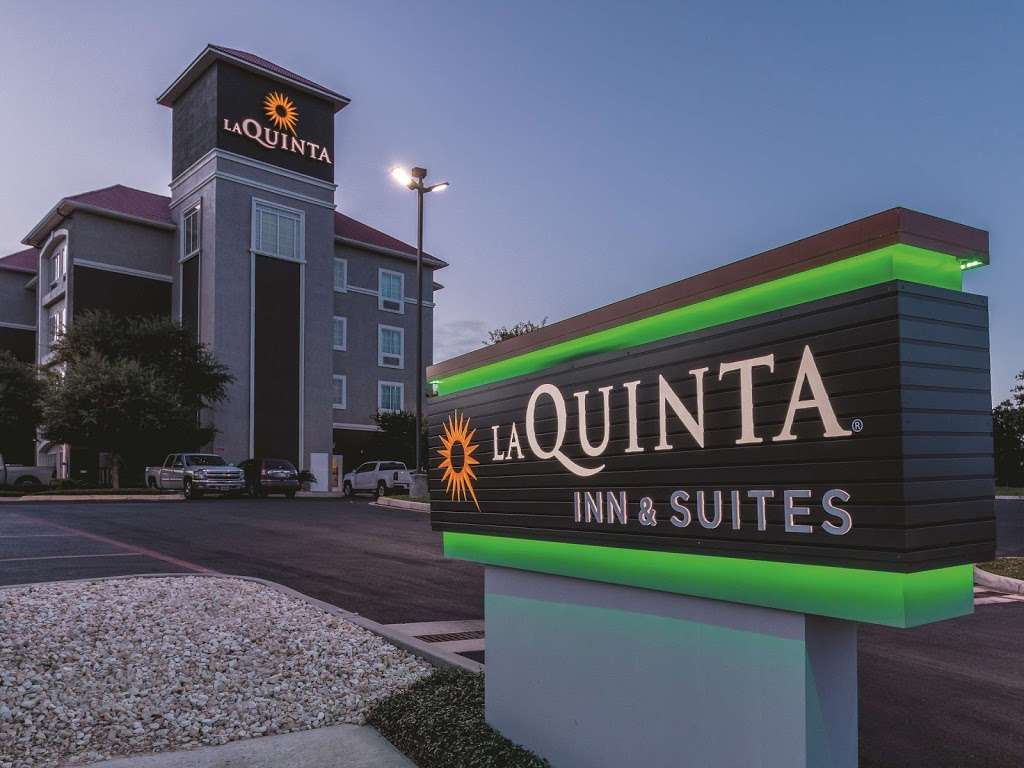 La Quinta Inn & Suites by Wyndham San Antonio Northwest | 11155 W Loop 1604 N, San Antonio, TX 78254, USA | Phone: (210) 447-8000