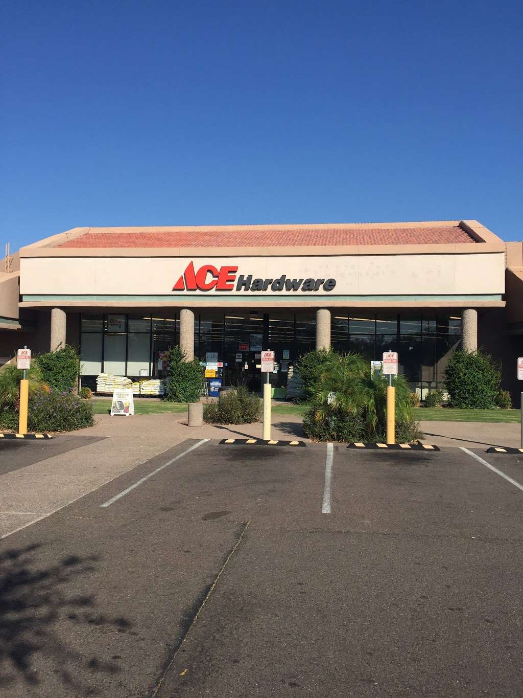 Roberts Ace Hardware | 2050 N Alma School Rd #18, Chandler, AZ 85224, USA | Phone: (480) 899-4885