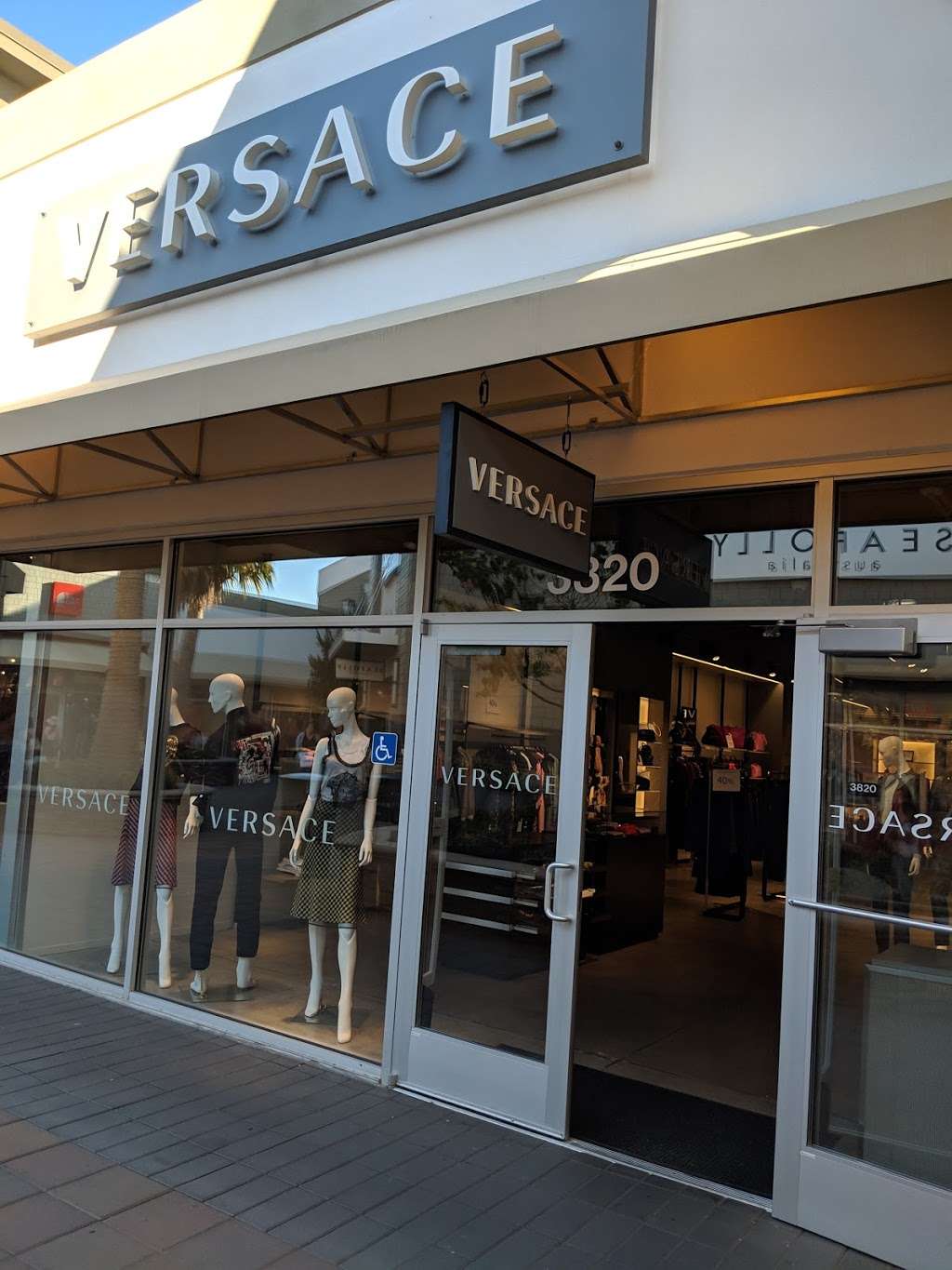 Versace Outlet | San Francisco, Premium Outlets, 2774 Livermore Outlets Dr, Livermore, CA 94551, USA | Phone: (925) 344-8511