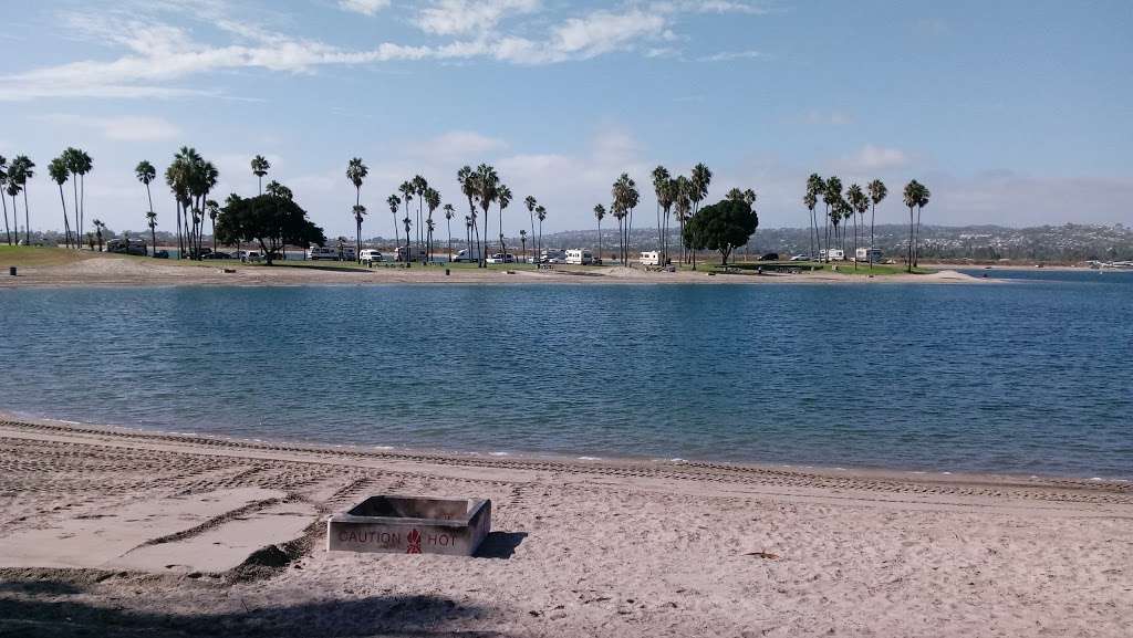 Mission Bay Park: Playa Pacifica | 2000 East Mission Bay Drive, San Diego, CA 92109, USA | Phone: (619) 235-1169