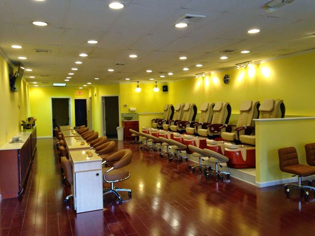 Blue Nail Reflexology Spa | 71 S Main St, Newtown, CT 06470, USA | Phone: (203) 491-2313