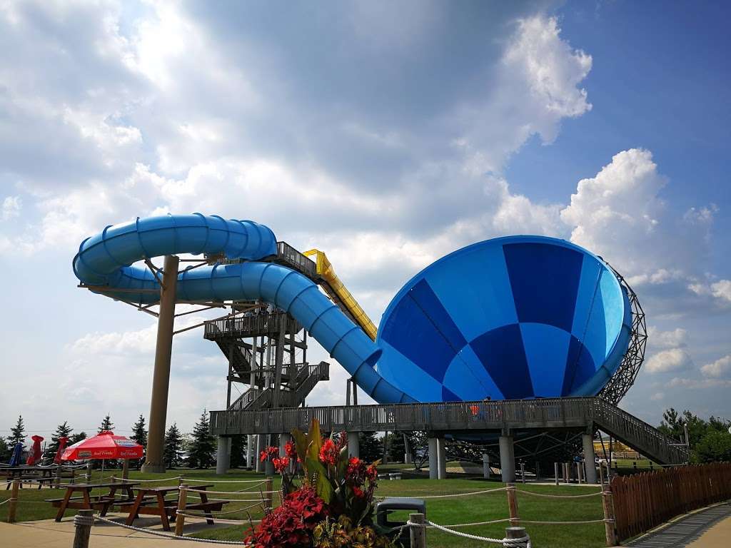 Raging Waves Waterpark | 4000 N Bridge St, Yorkville, IL 60560, USA | Phone: (630) 882-6575