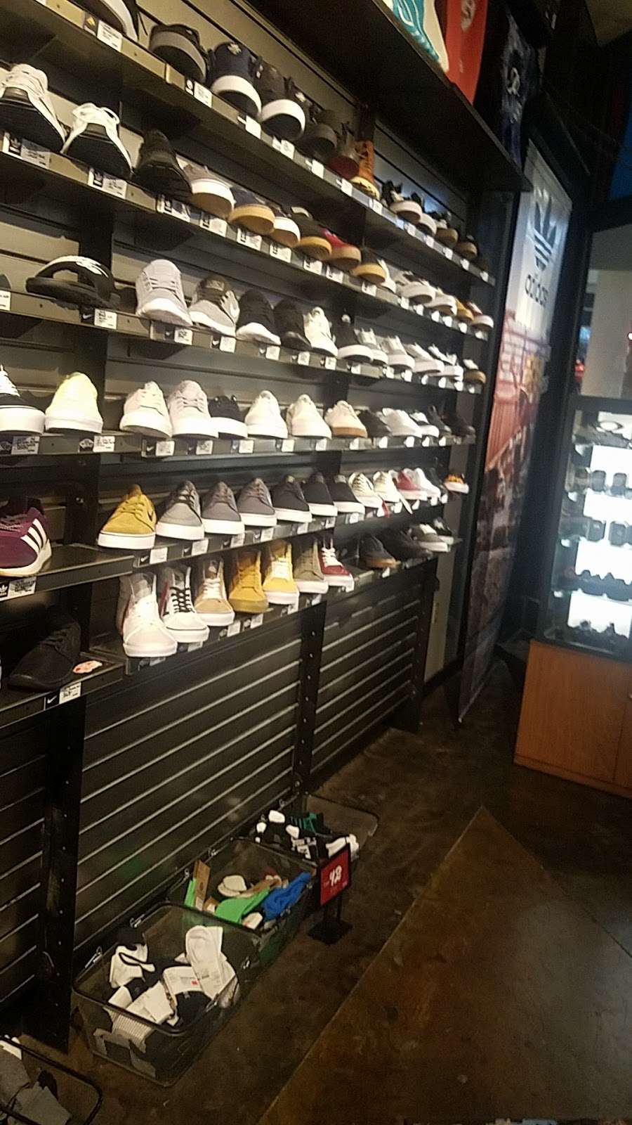 Zumiez | 2200 Eastridge Mall #245, San Jose, CA 95122, USA | Phone: (408) 238-8571