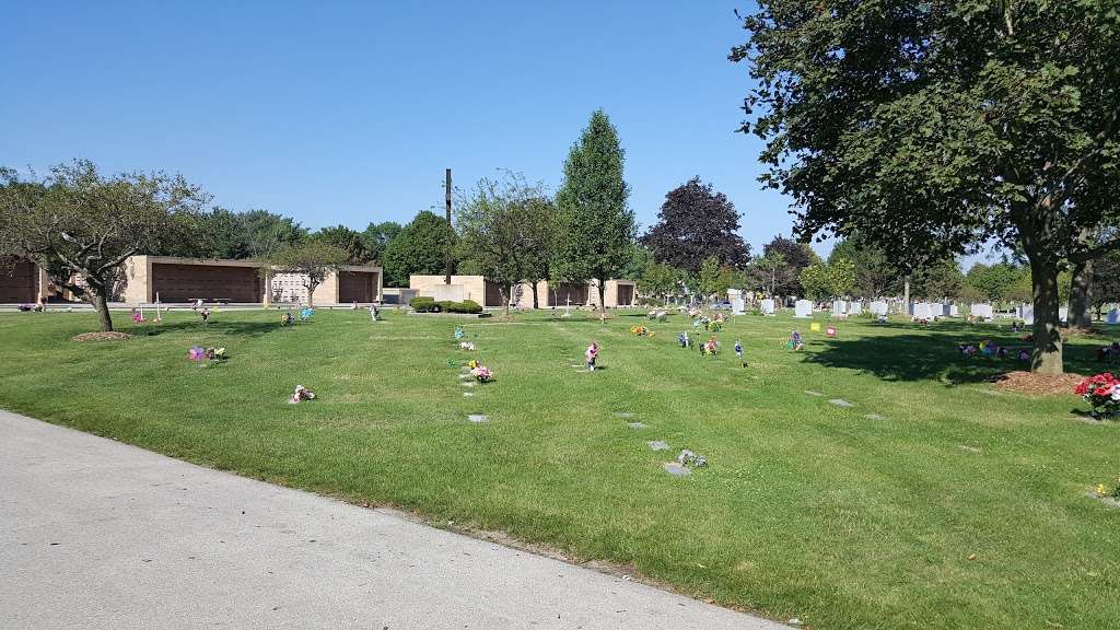 St Mary Catholic Cemetery and Mausoleums | W 87th St &, S Hamlin Ave, Evergreen Park, IL 60805, USA | Phone: (708) 422-8720