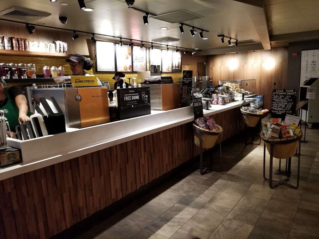 Starbucks | 4 Columbus Cir, New York, NY 10019, USA | Phone: (212) 265-0658