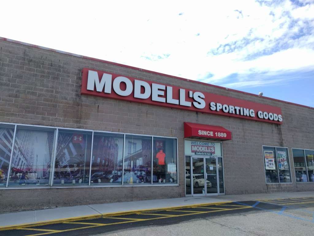 Modells Sporting Goods | 30-50 77th St, East Elmhurst, NY 11370, USA | Phone: (718) 565-1600