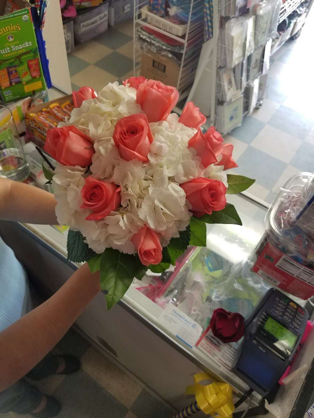 Prados Flower & Party Supply | 744 E Hyde Park Blvd, Inglewood, CA 90302, USA | Phone: (310) 673-5961