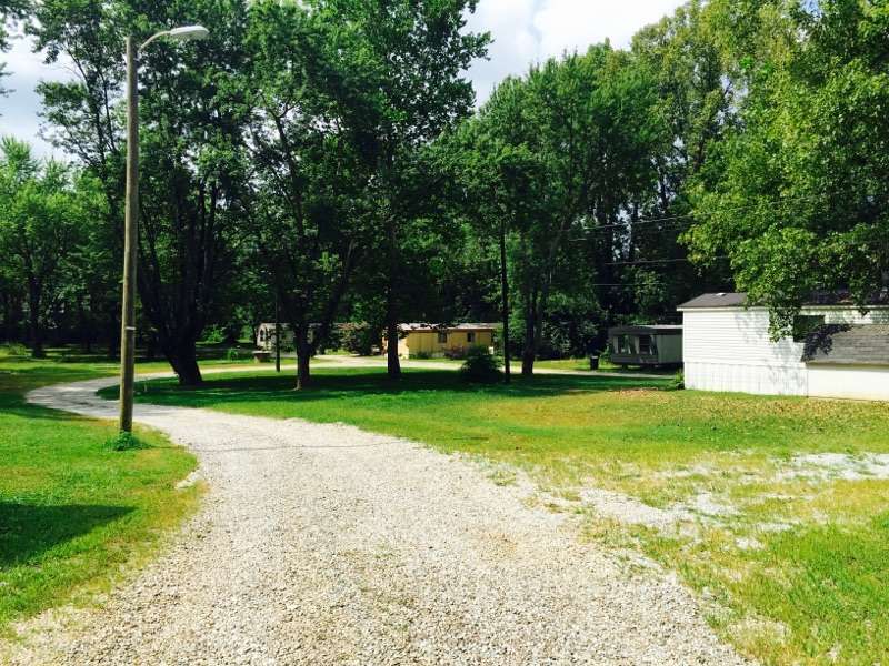 Glendale Mobile Home Park Community | 4175 W County Line Rd, Greenwood, IN 46142, USA | Phone: (317) 697-4012