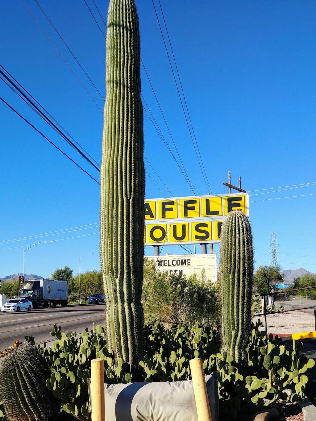 Waffle House | 1380 W Grant Rd, Tucson, AZ 85745, USA | Phone: (520) 623-4406