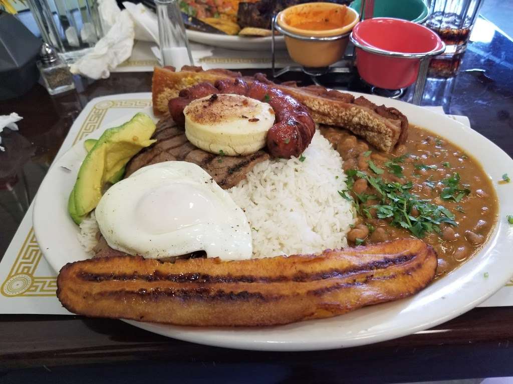 Marthas Fresh Grill Ecuadorian, Colombian, and International Cu | 5958 W Addison St, Chicago, IL 60639, USA | Phone: (773) 839-4711