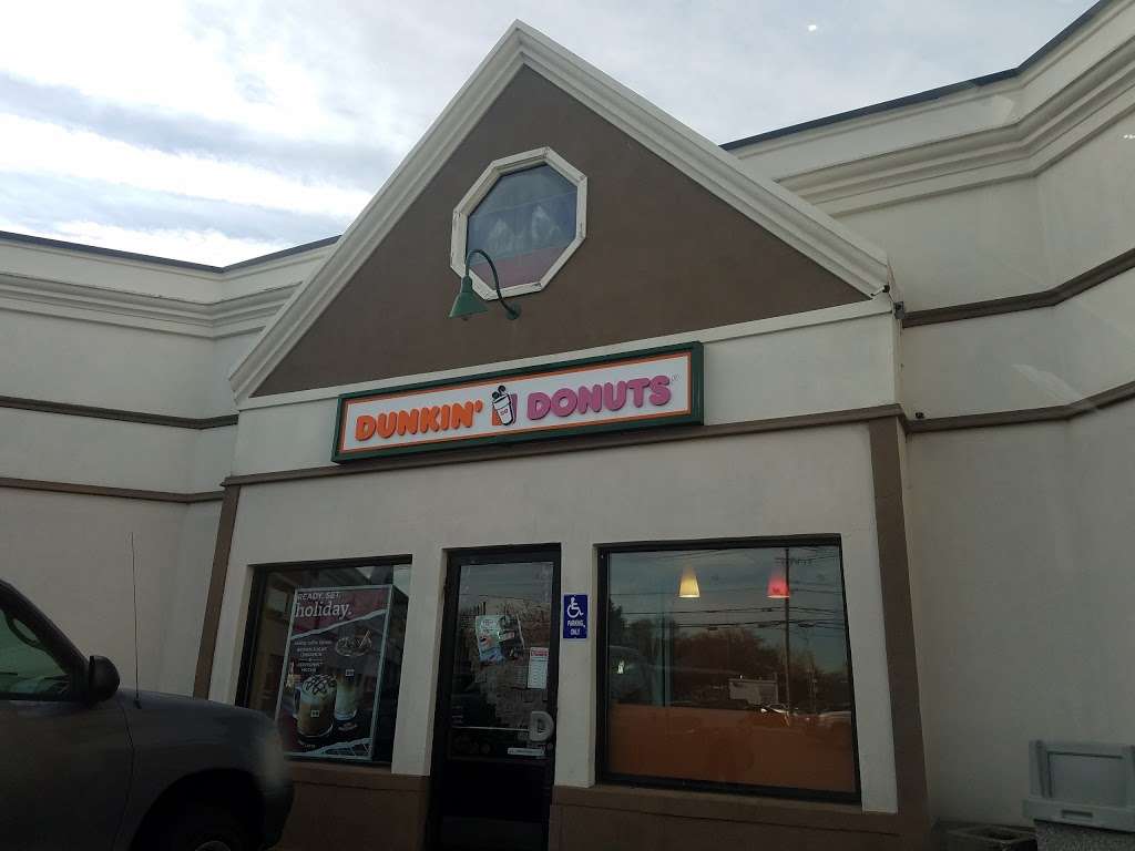 Dunkin Donuts | 317 Woburn St Woburn &, Lowell St, Lexington, MA 02420, USA | Phone: (781) 863-2650