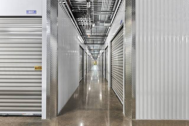 Oak Hill Storage | 7901 West, TX-71, Austin, TX 78735, USA | Phone: (512) 494-5005