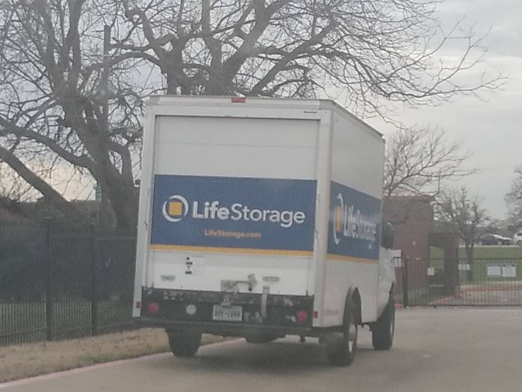 Life Storage - Bedford | 2904 Hwy 121, Bedford, TX 76021, USA | Phone: (817) 283-8400