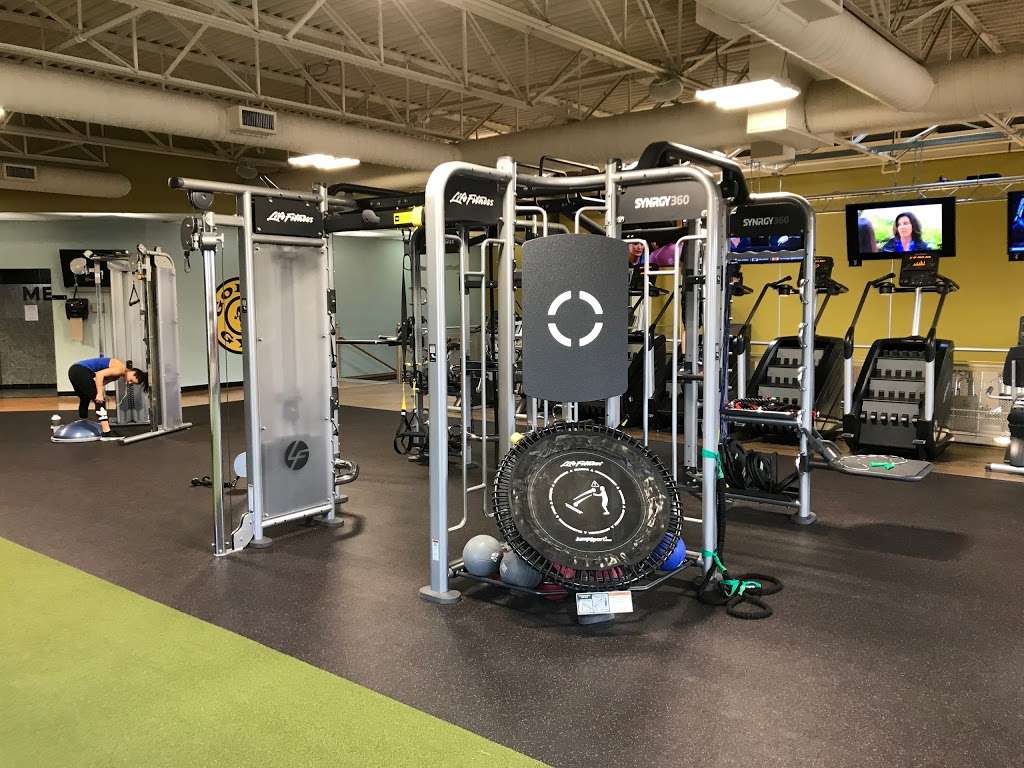 Golds Gym | 540 Main St, Tewksbury, MA 01876, USA | Phone: (978) 851-3733