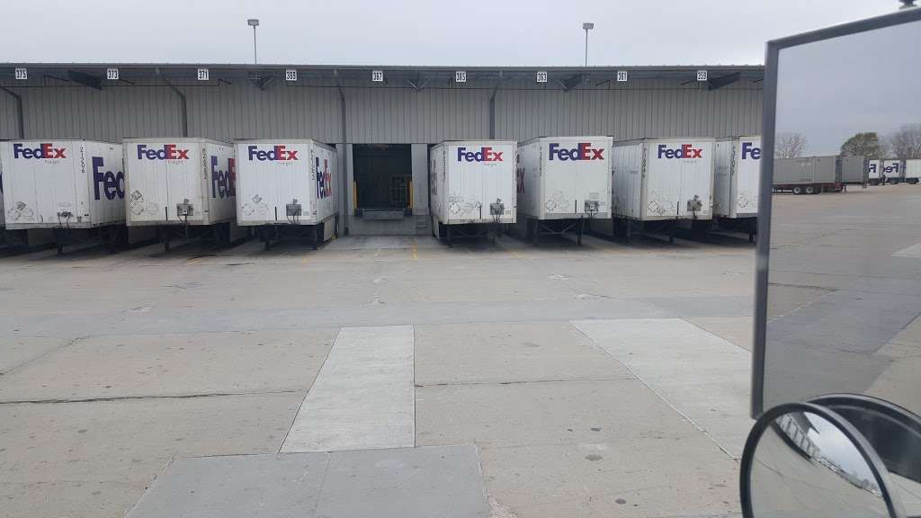 FedEx Freight | 9140 Woodend Rd, Edwardsville, KS 66111, USA | Phone: (800) 872-7028