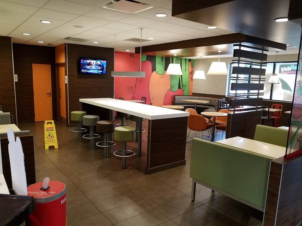 McDonalds | 7301 Westfield Plaza Dr, Belleville, IL 62223, USA | Phone: (618) 233-9696