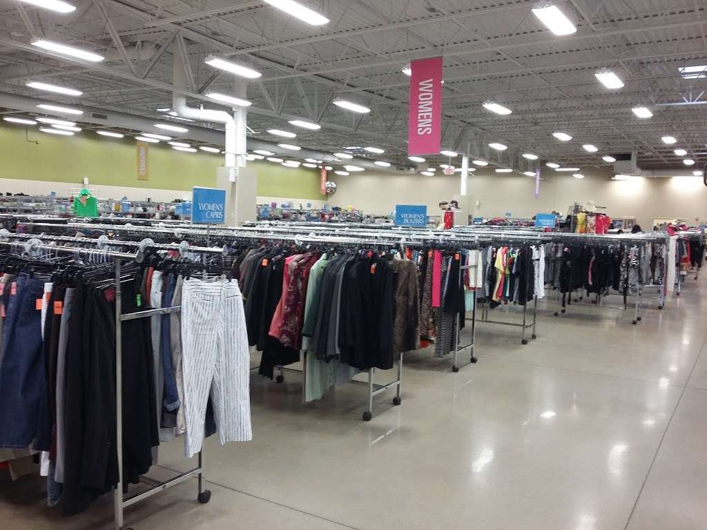 Goodwill Store & Donation Center | 481 West Countryside Parkway, Yorkville, IL 60560, USA | Phone: (630) 553-6969
