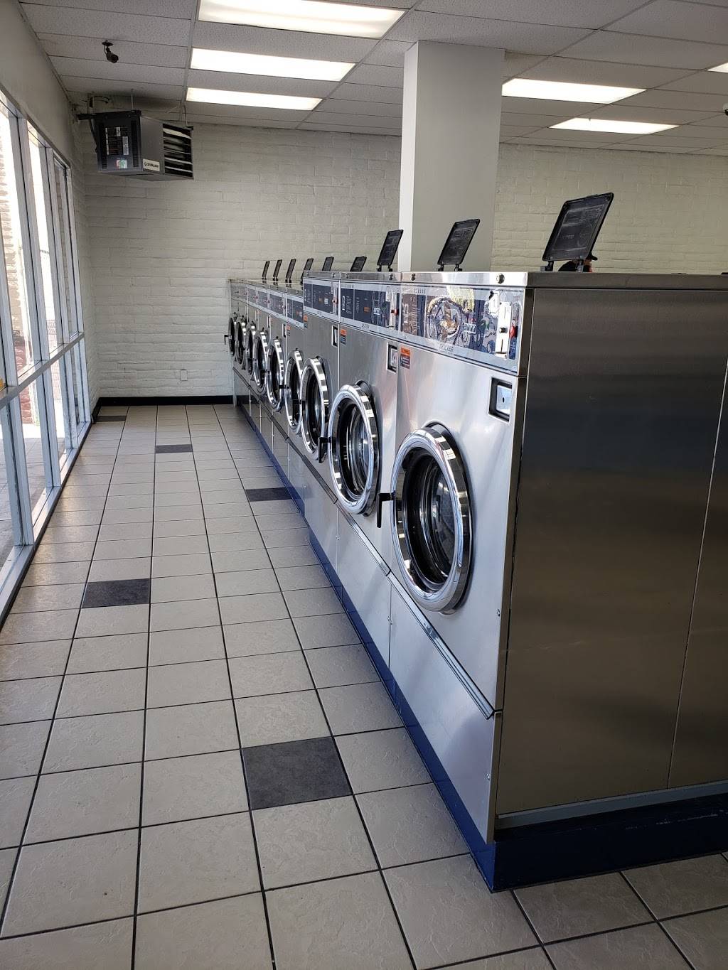 Wash Tub Laundry | 7656 Louisiana Blvd NE, Albuquerque, NM 87109, USA | Phone: (888) 888-8008