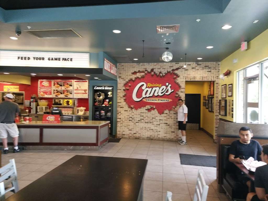 Raising Canes Chicken Fingers | 2127 W Davis St, Conroe, TX 77304, USA | Phone: (936) 760-7744