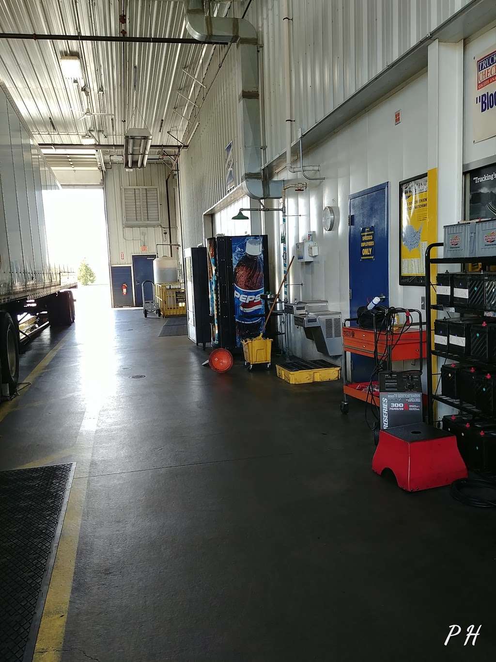 Speedco Truck Lube and Tires | 4804 White House N Dr, Whiteland, IN 46184, USA | Phone: (317) 535-0208