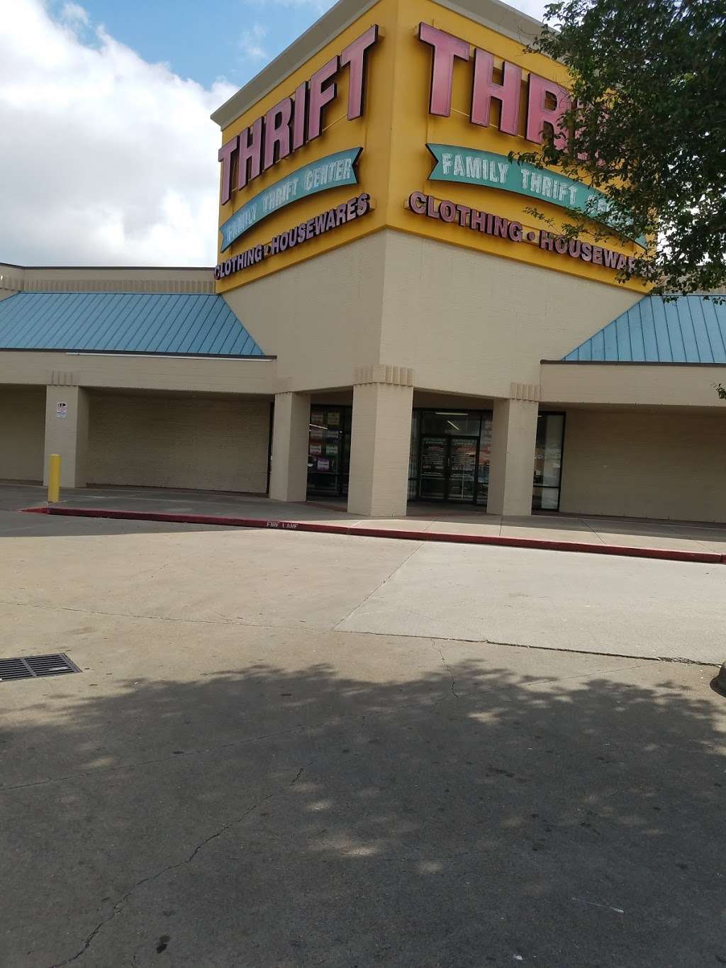 Family Thrift Center Outlet | 6769 S Texas 6, Houston, TX 77083, USA | Phone: (281) 575-1142