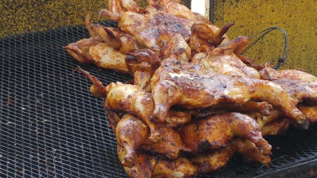 Pollos Al Carbon | 7514 Woodman Pl, Van Nuys, CA 91405, USA | Phone: (818) 203-8676