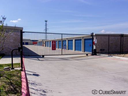 CubeSmart Self Storage | 3031 Equestrian Ln, Grand Prairie, TX 75052, USA | Phone: (469) 251-5395