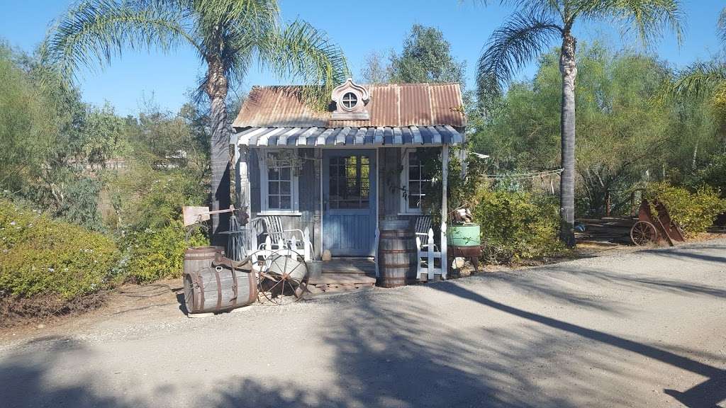 Favorite Finds Antiques and Home Decor | El Paisano Dr, Fallbrook, CA 92028, USA