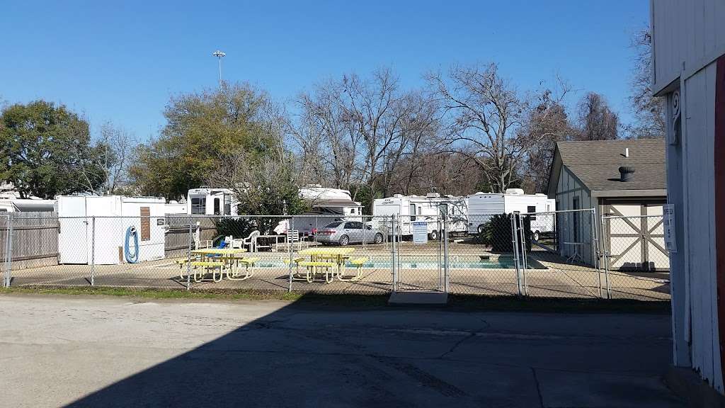 USA RV Park | 20825 Southwest Fwy, Sugar Land, TX 77479, USA | Phone: (281) 343-0626