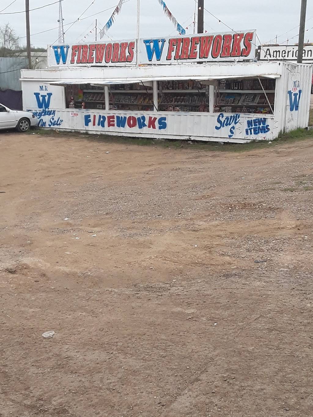 Mr. W Fireworks | 6924 TX-359, Laredo, TX 78043, USA | Phone: (210) 622-3112