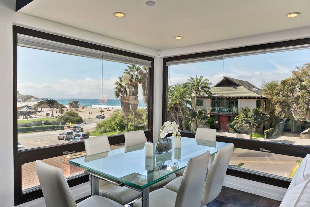 Moonlight Modern Vacation Rental | 3211, 225 4th St, Encinitas, CA 92024, USA | Phone: (858) 381-7713