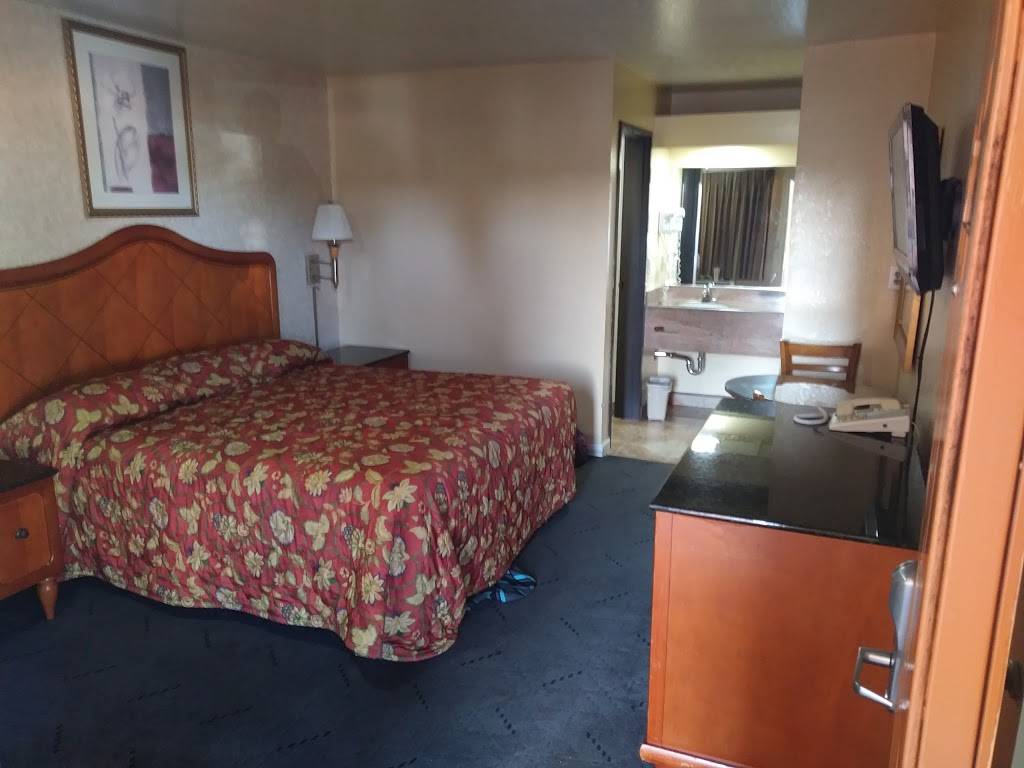 Travelers Inn | 17290 Foothill Blvd, Castro Valley, CA 94546, USA | Phone: (510) 276-3660