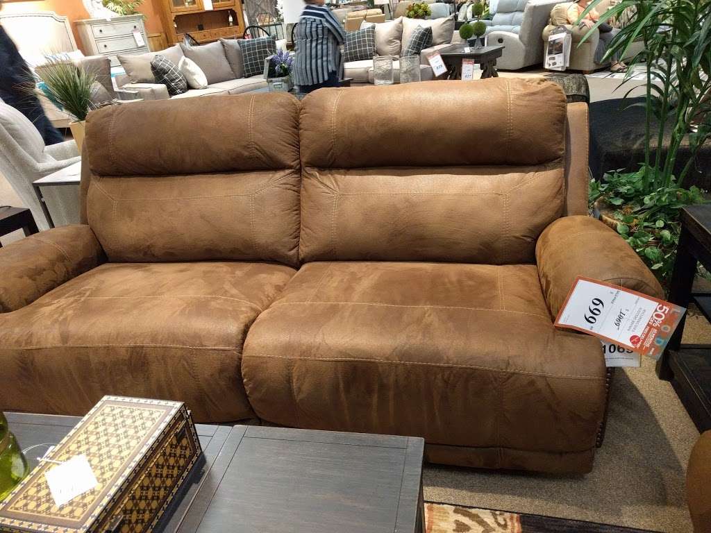 Value City Furniture | 45 6th St, East Brunswick, NJ 08816, USA | Phone: (732) 257-2500