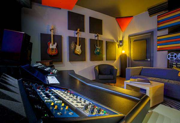 Foreword Productions | 3391 Robertson Pl, Los Angeles, CA 90034, USA | Phone: (310) 853-9124