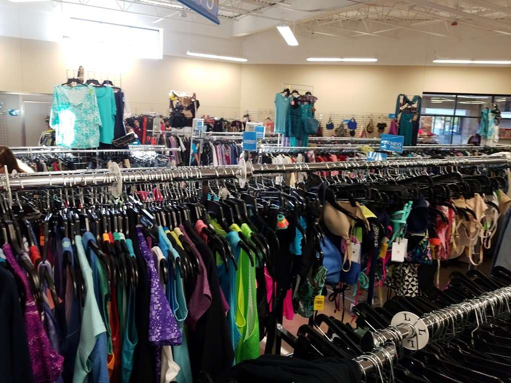 Goodwill Store & Donation Center in Evanston | 1916B Dempster Street, Evanston, IL 60202, USA | Phone: (847) 905-1202