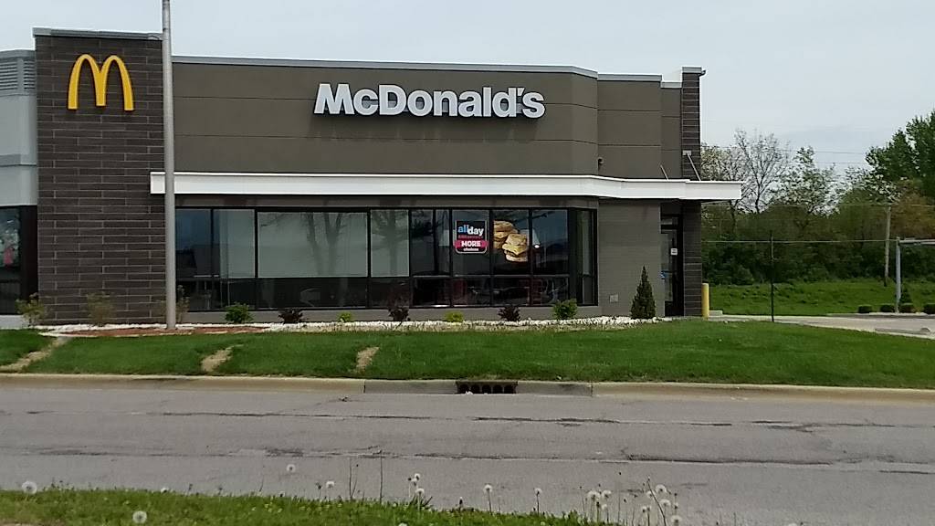 McDonalds | 7301 Westfield Plaza Dr, Belleville, IL 62223, USA | Phone: (618) 233-9696