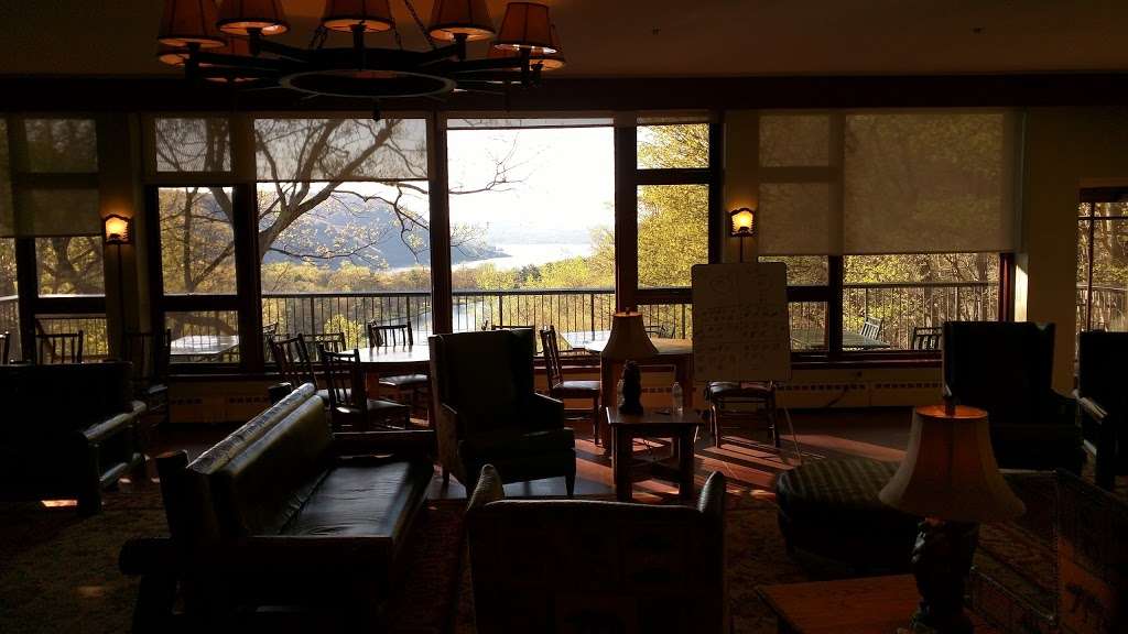 Bear Mountain Inn - Overlook Lodge | 55 Hessian Dr, Highland Falls, NY 10928, USA | Phone: (845) 786-2731