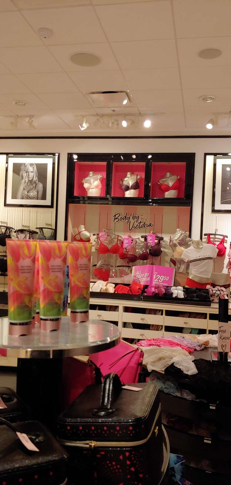 Victorias Secret & PINK | 6909 N Loop 1604 E #1128, San Antonio, TX 78247, USA | Phone: (210) 651-4632