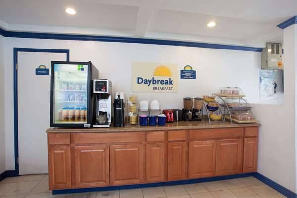 Days Inn by Wyndham Orange Anaheim | 279 S Main St, Orange, CA 92868, USA | Phone: (714) 771-6704