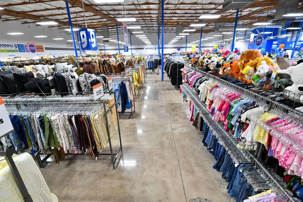 Warner & McQueen Goodwill Retail Store and Donation Center | 1500 W Warner Rd, Gilbert, AZ 85233, USA | Phone: (480) 633-0692