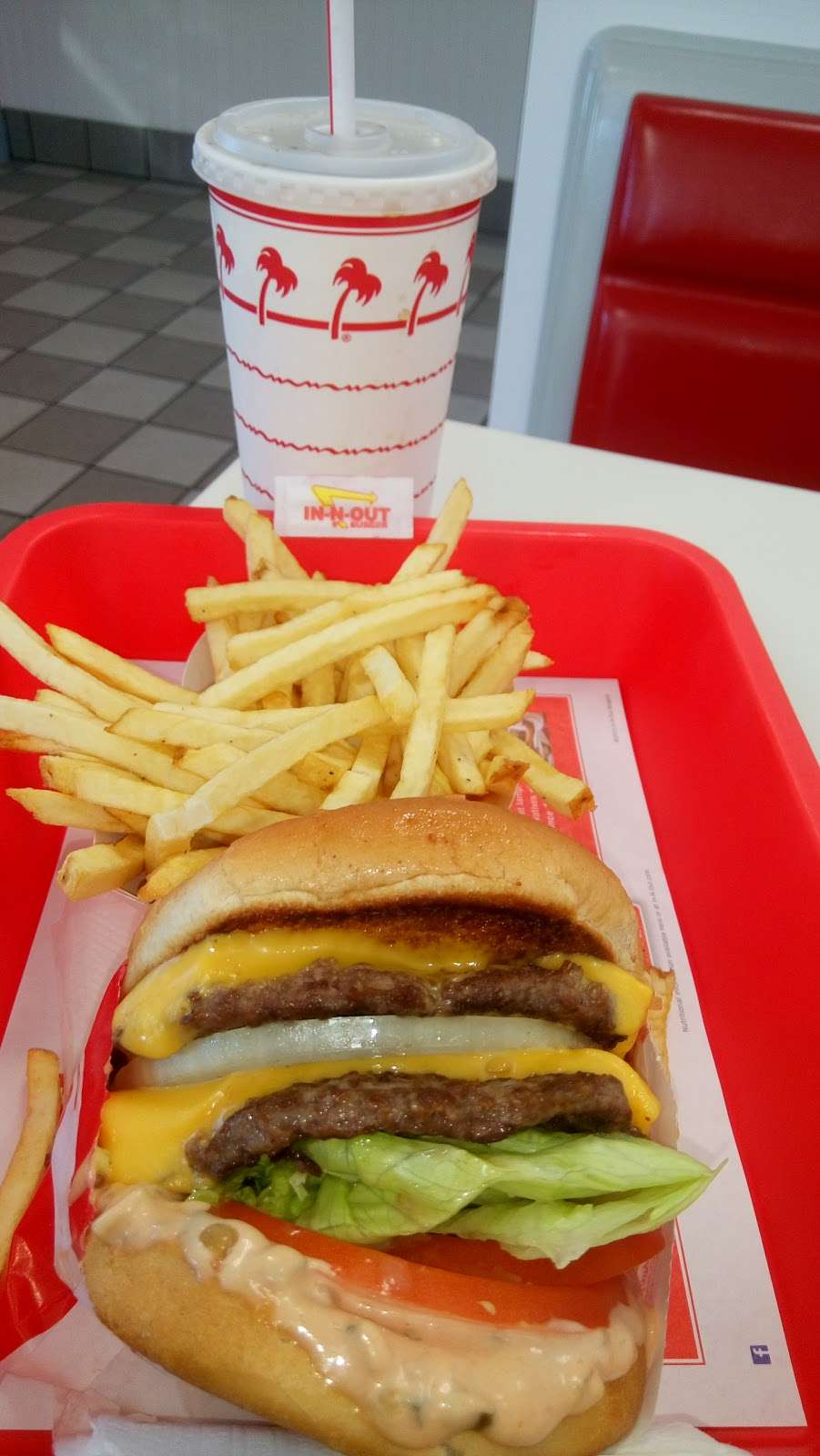 In-N-Out Burger | 7691 E Carson St, Long Beach, CA 90808, USA | Phone: (800) 786-1000