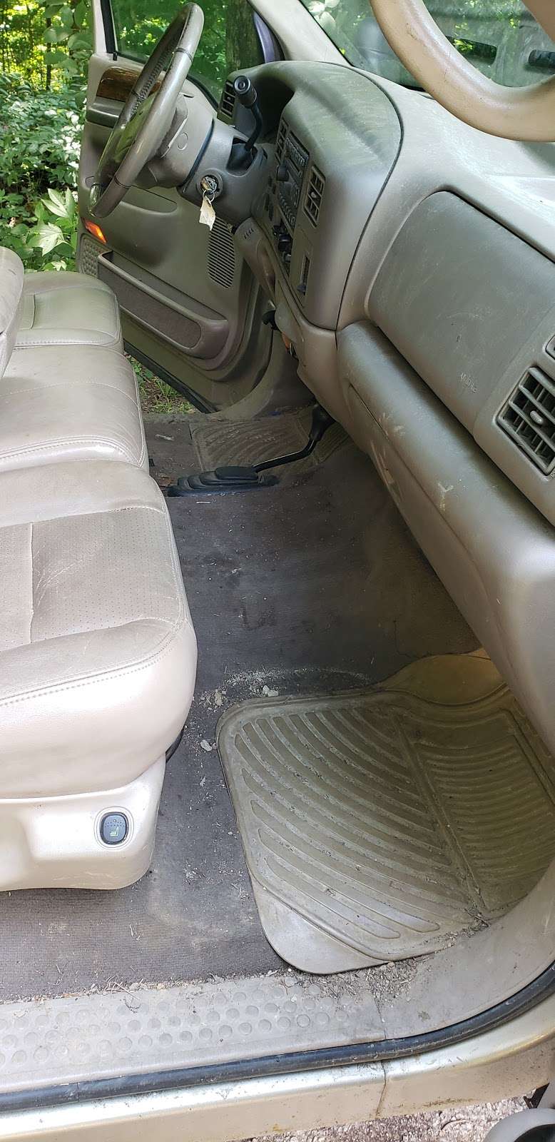 Durnils Auto Upholstery | 5083 N Union Valley Rd, Bloomington, IN 47404, USA | Phone: (812) 322-1135