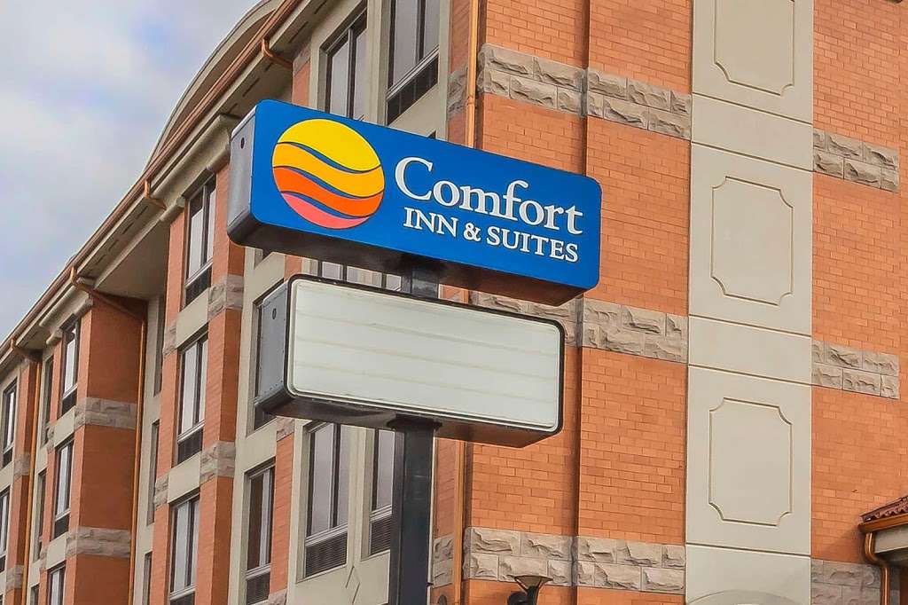 Comfort Inn & Suites LaGuardia Airport | 60-30 Maurice Ave, Maspeth, NY 11378, USA | Phone: (718) 457-5555