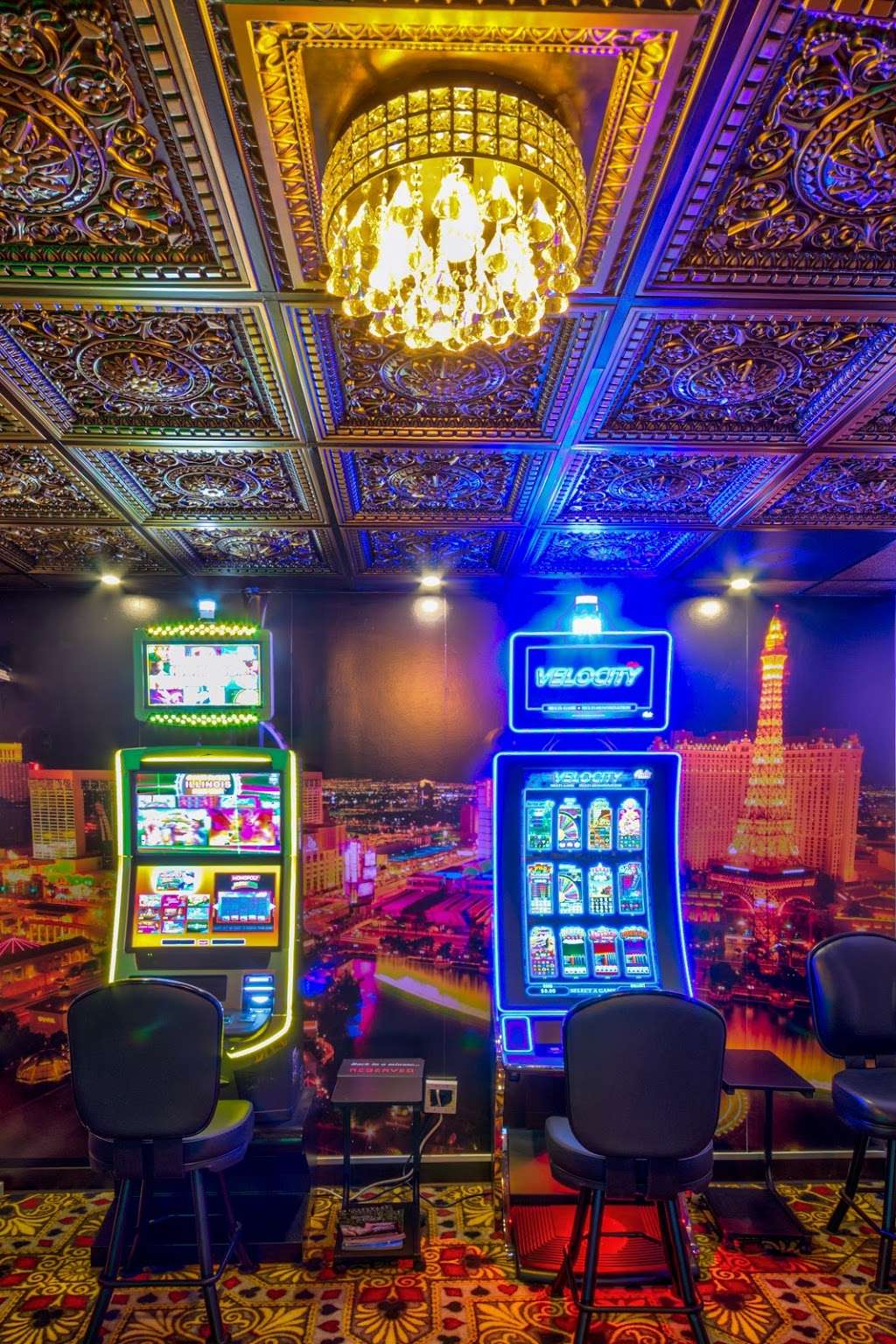 Lucky Slot Lounge | 8695 South Archer Ave, Willow Springs, IL 60480, USA | Phone: (708) 330-5447