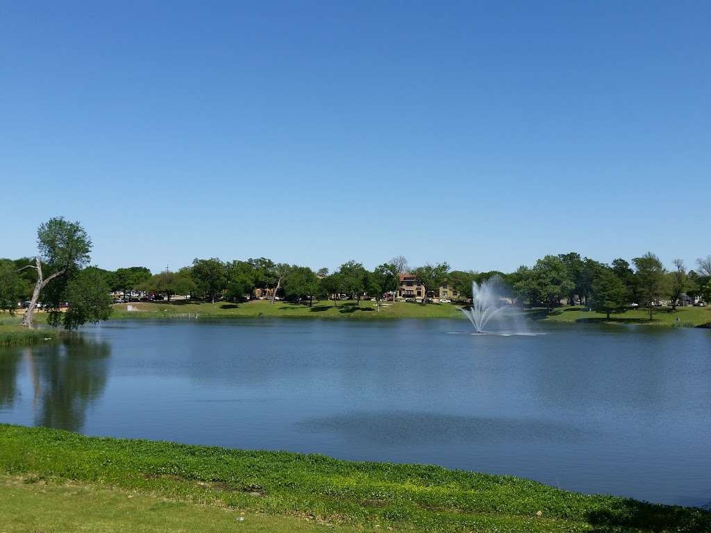 Lake Cliff Park | 300 E Colorado Blvd, Dallas, TX 75201, USA | Phone: (972) 963-0513