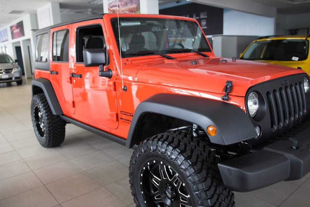 Roseville Chrysler Jeep Dodge RAM | 2805 Long Lake Rd, Roseville, MN 55113, USA | Phone: (651) 633-3500